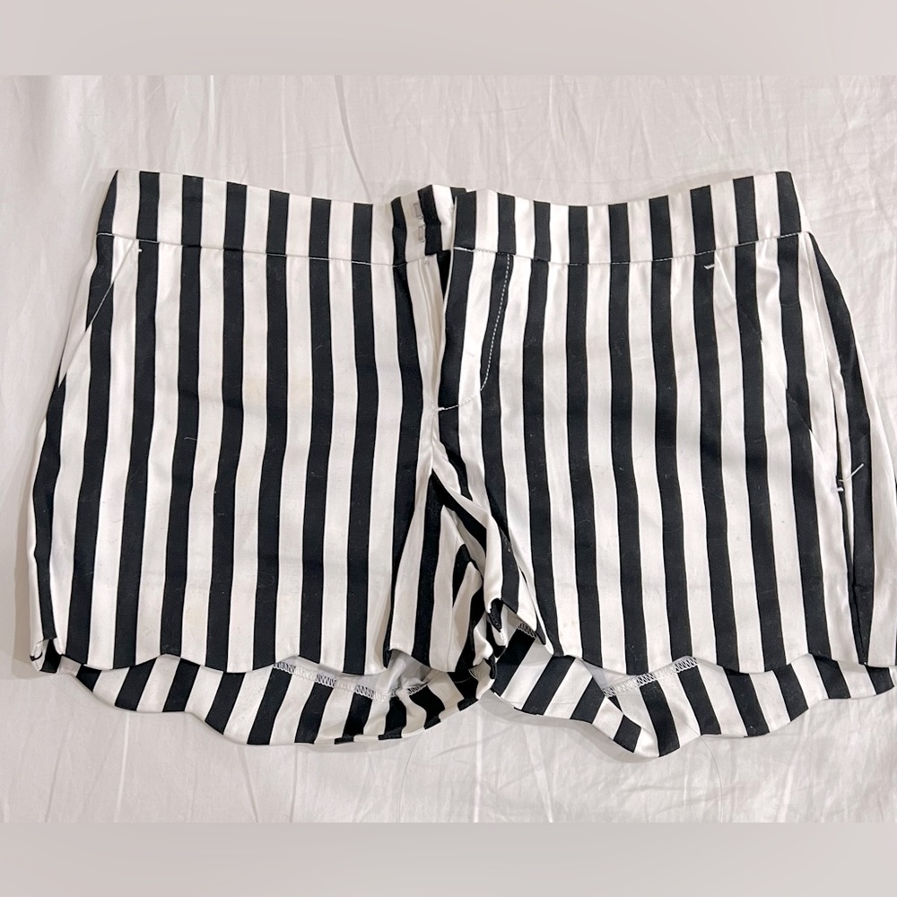 NWOT Club Monaco striped shorts sz 4